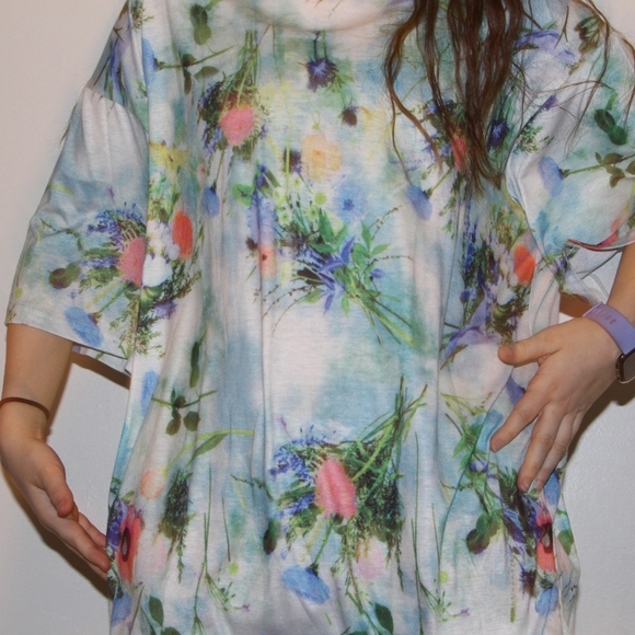 Floral Oversized Tee - Picture 4 of 4